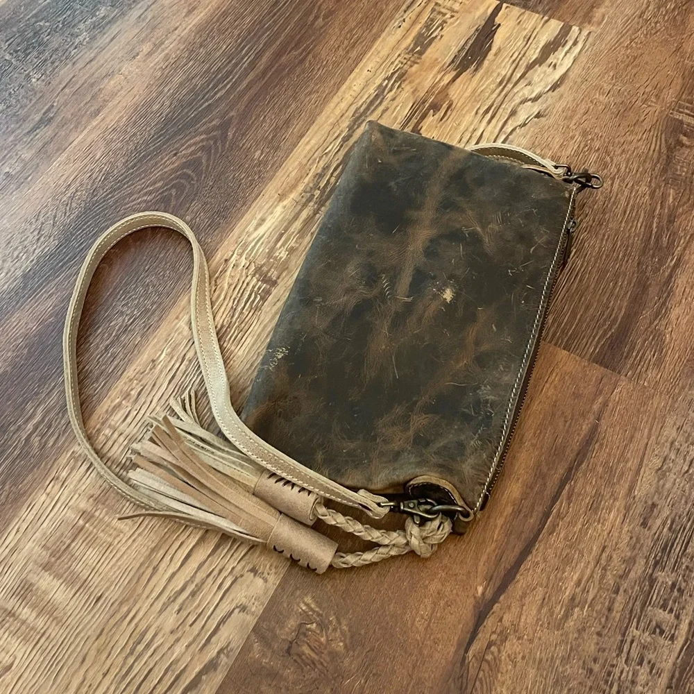 Enjoy The Journey | Leather Crossbody - Picture 4 of 8